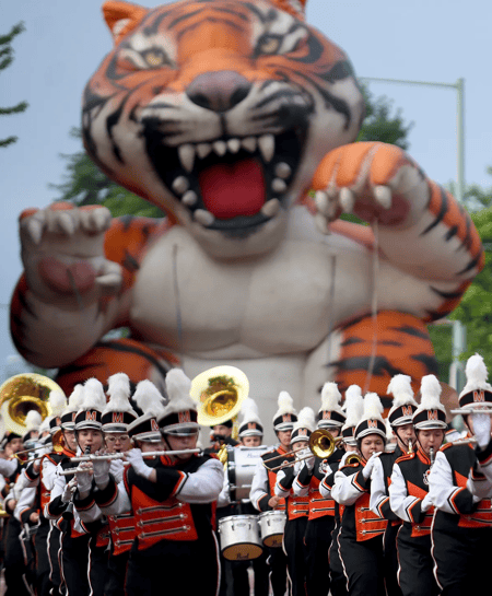 c7fe1150-6598-4729-b8bc-8ad87e967791-hof_grand_parade_015